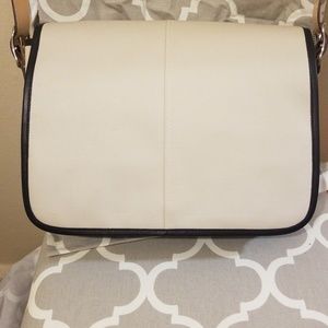 Coach Messenger Style Bag